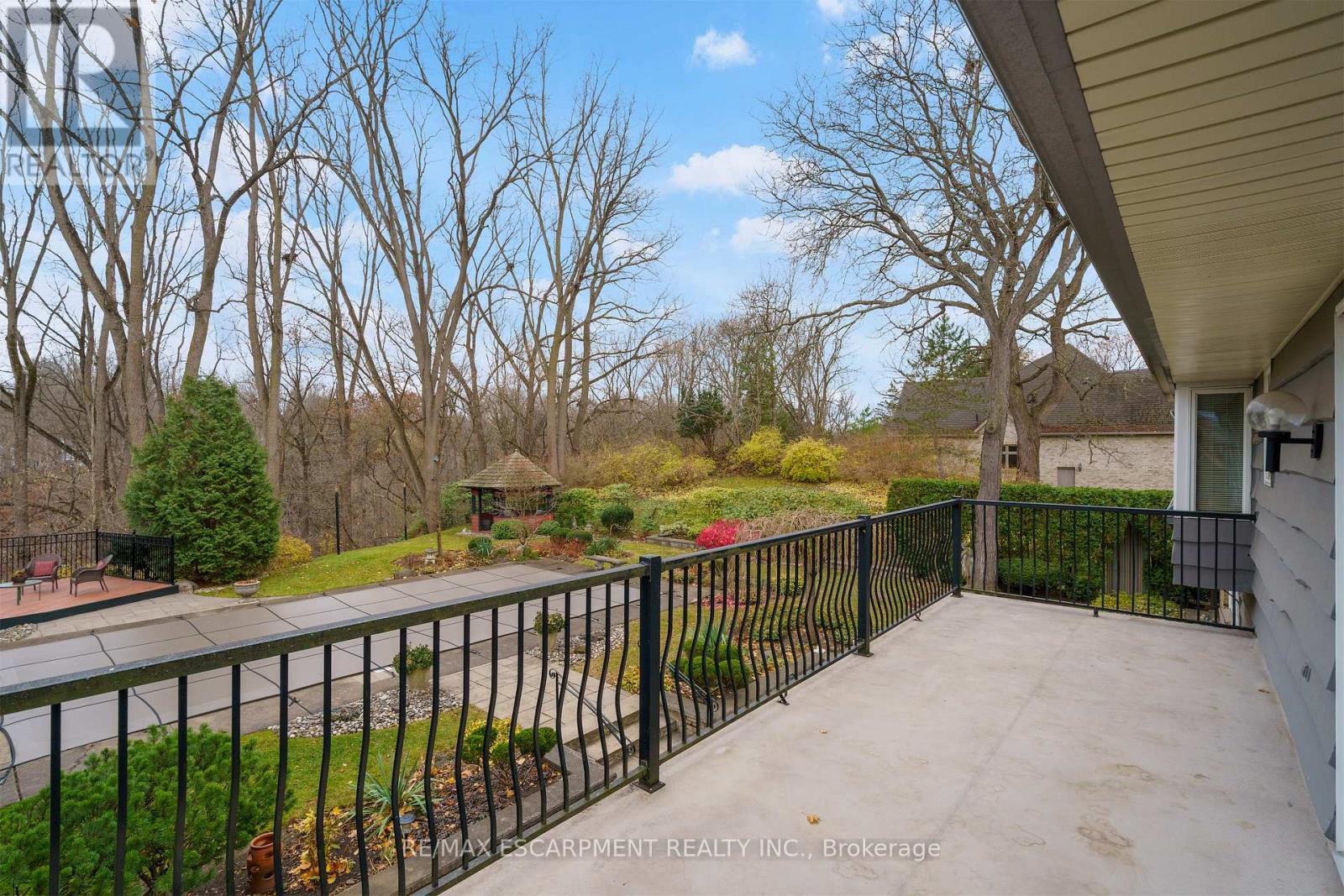 2 Walnut Grove, Hamilton, Ontario  L9H 3M4 - Photo 21 - X12555390