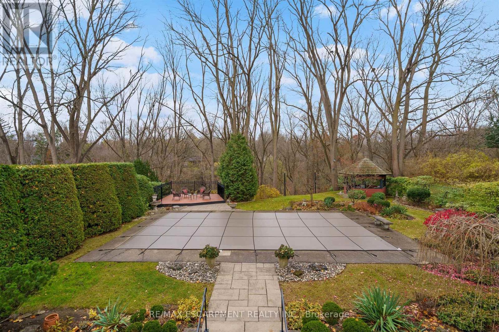 2 Walnut Grove, Hamilton, Ontario  L9H 3M4 - Photo 22 - X12555390