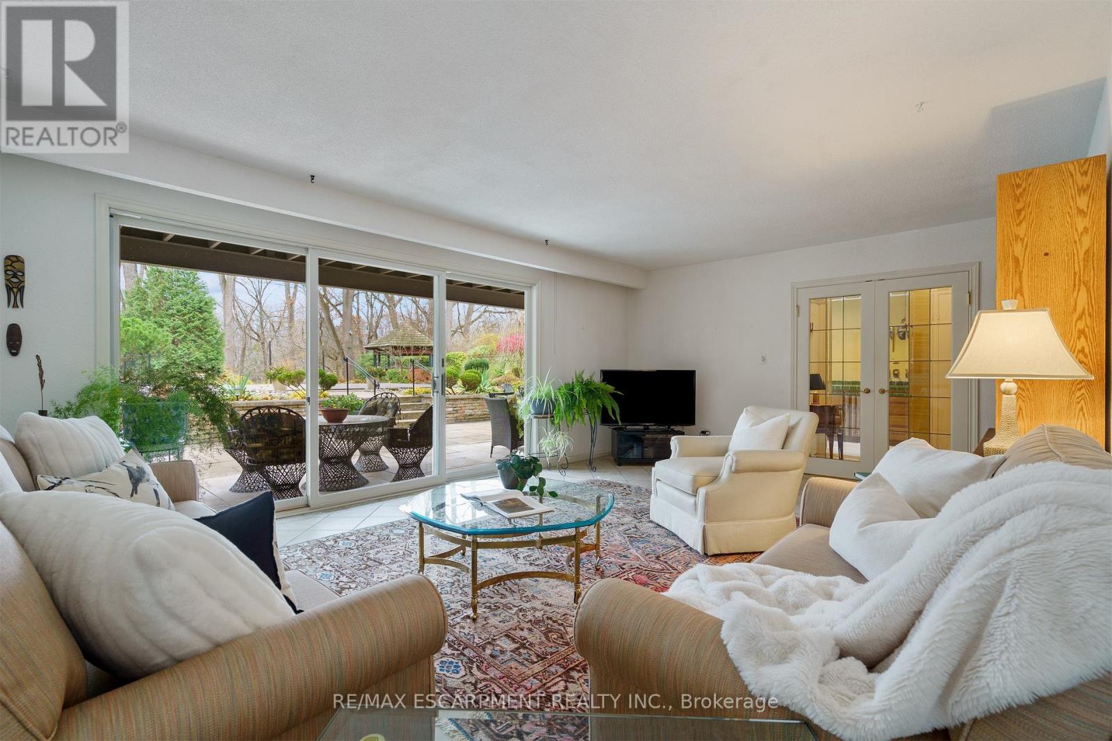 2 Walnut Grove, Hamilton, Ontario  L9H 3M4 - Photo 27 - X12555390