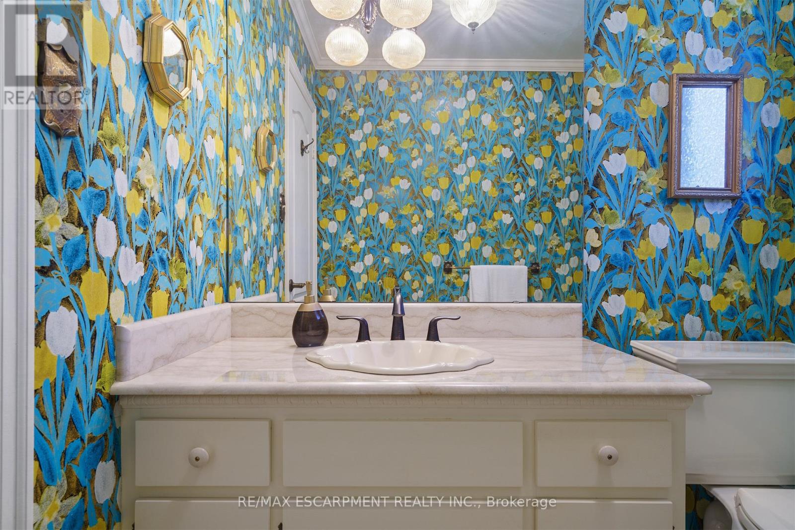 2 Walnut Grove, Hamilton, Ontario  L9H 3M4 - Photo 29 - X12555390