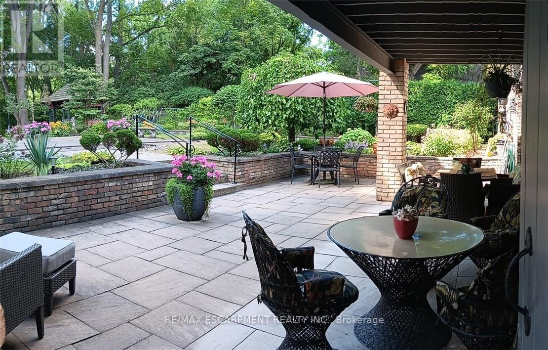 2 Walnut Grove, Hamilton, Ontario  L9H 3M4 - Photo 32 - X12555390