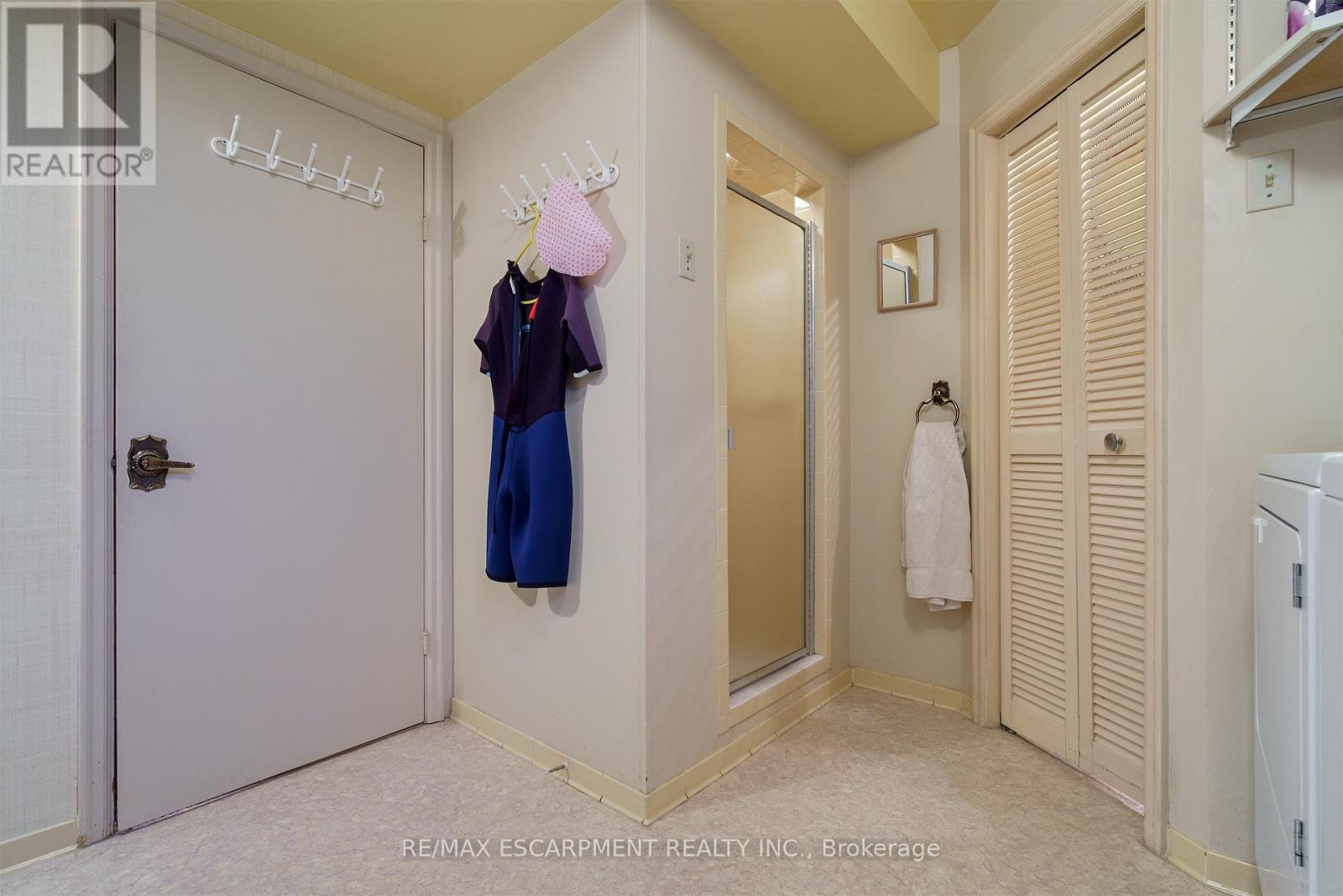 2 Walnut Grove, Hamilton, Ontario  L9H 3M4 - Photo 36 - X12555390