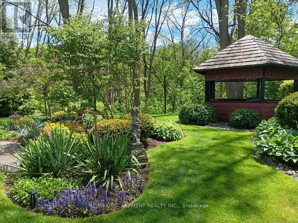 2 Walnut Grove, Hamilton, Ontario  L9H 3M4 - Photo 42 - X12555390