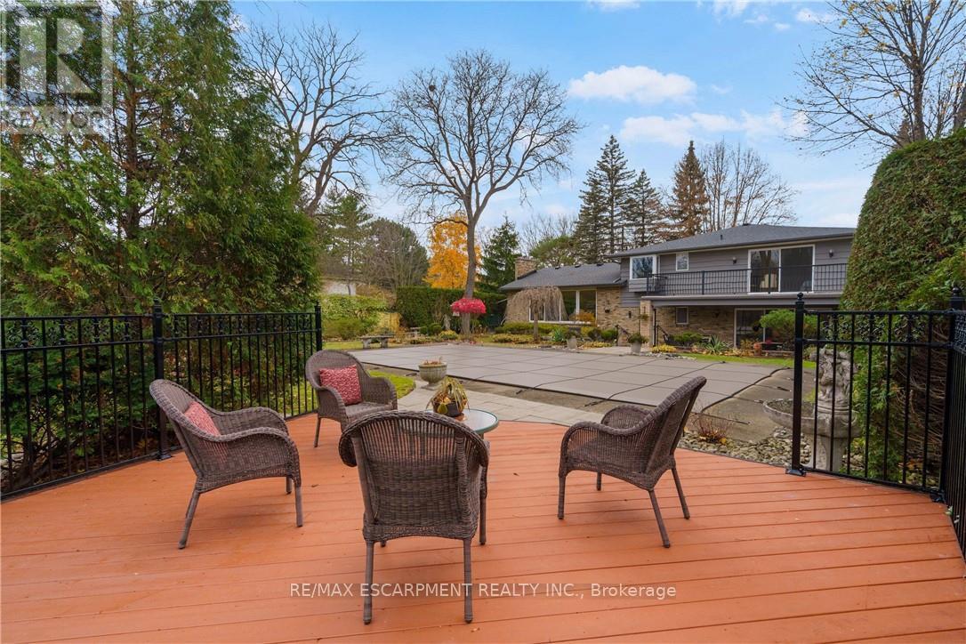 2 Walnut Grove, Hamilton, Ontario  L9H 3M4 - Photo 46 - X12555390