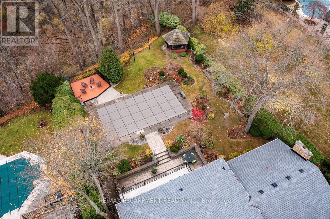 2 Walnut Grove, Hamilton, Ontario  L9H 3M4 - Photo 49 - X12555390