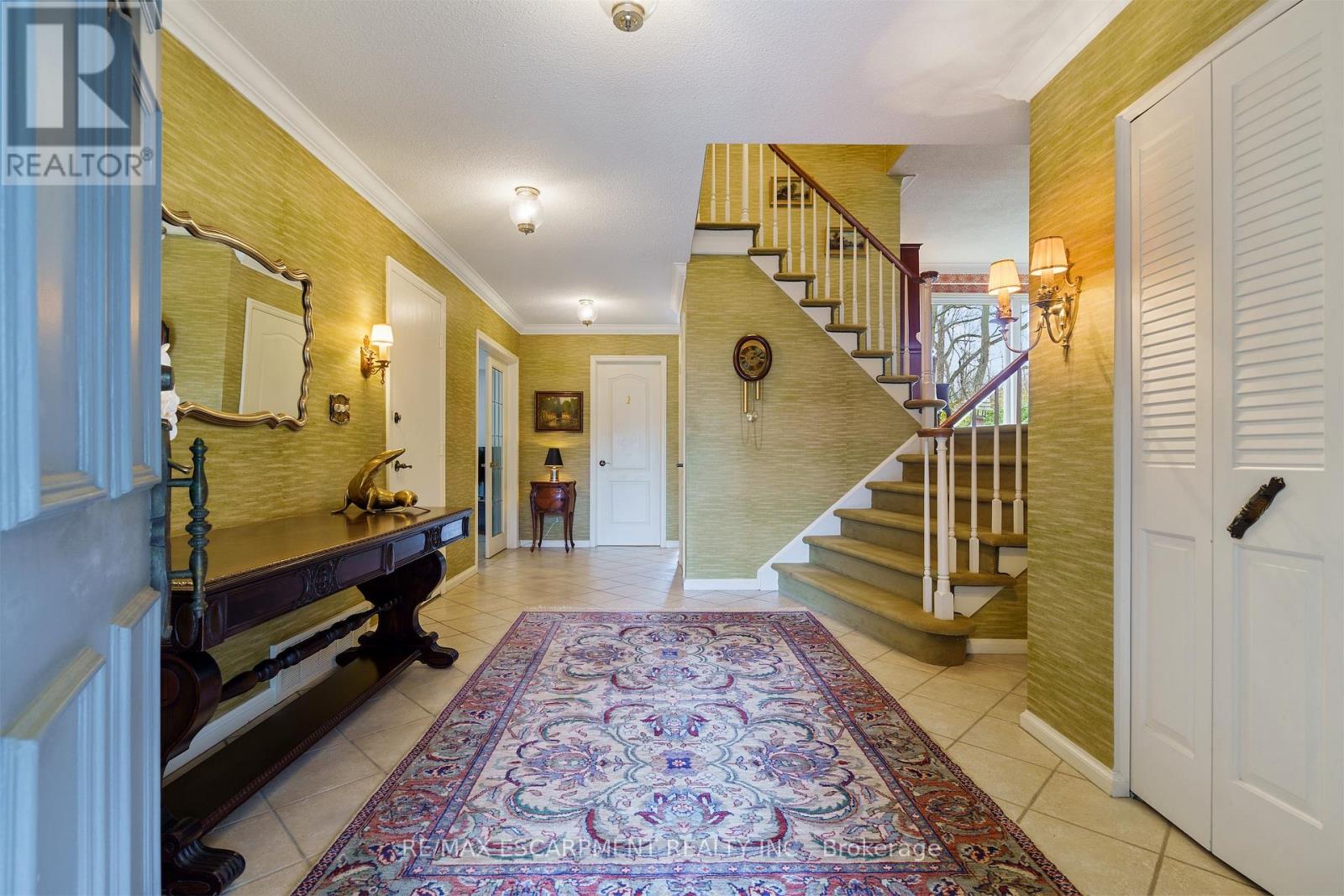 2 Walnut Grove, Hamilton, Ontario  L9H 3M4 - Photo 5 - X12555390