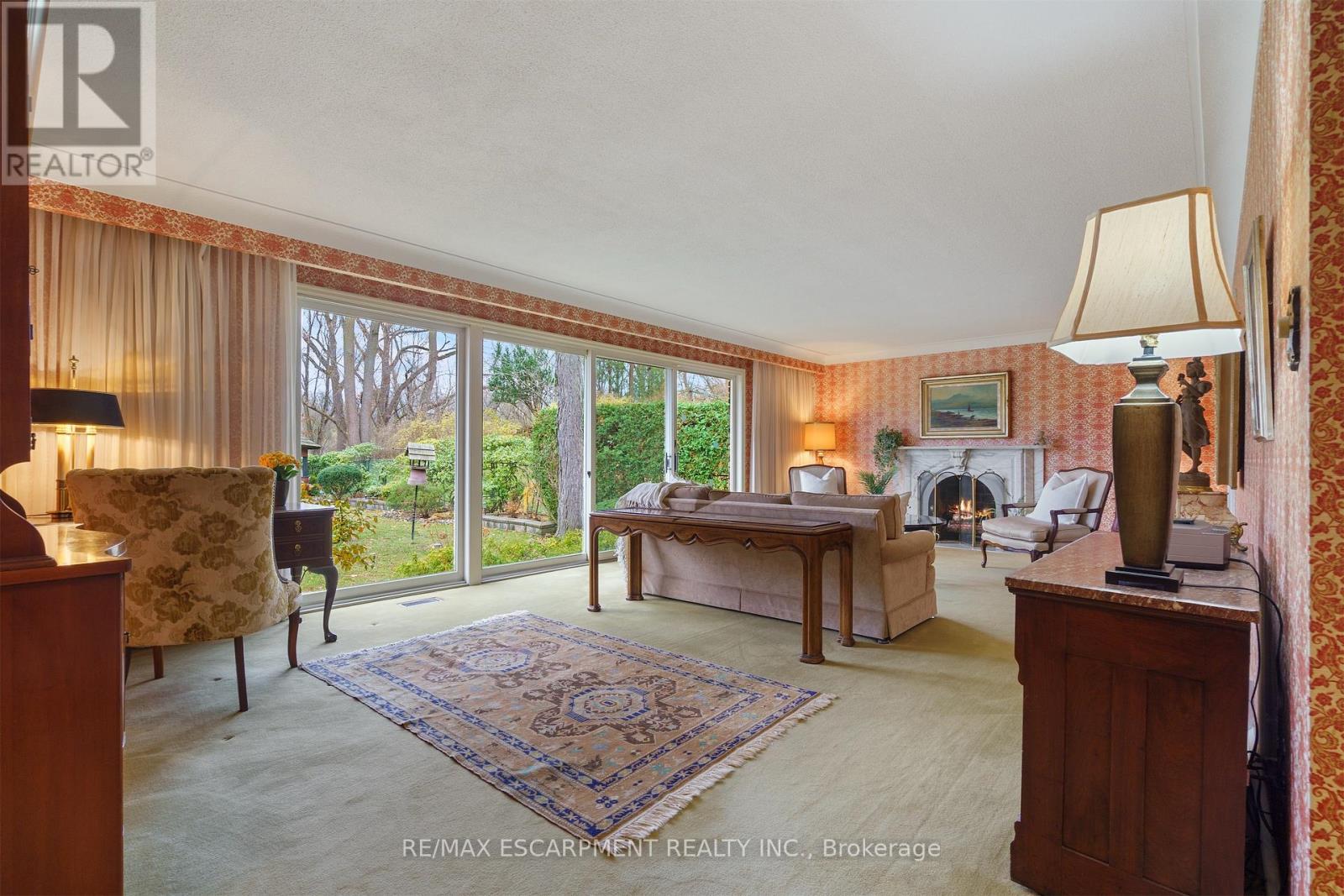 2 Walnut Grove, Hamilton, Ontario  L9H 3M4 - Photo 6 - X12555390