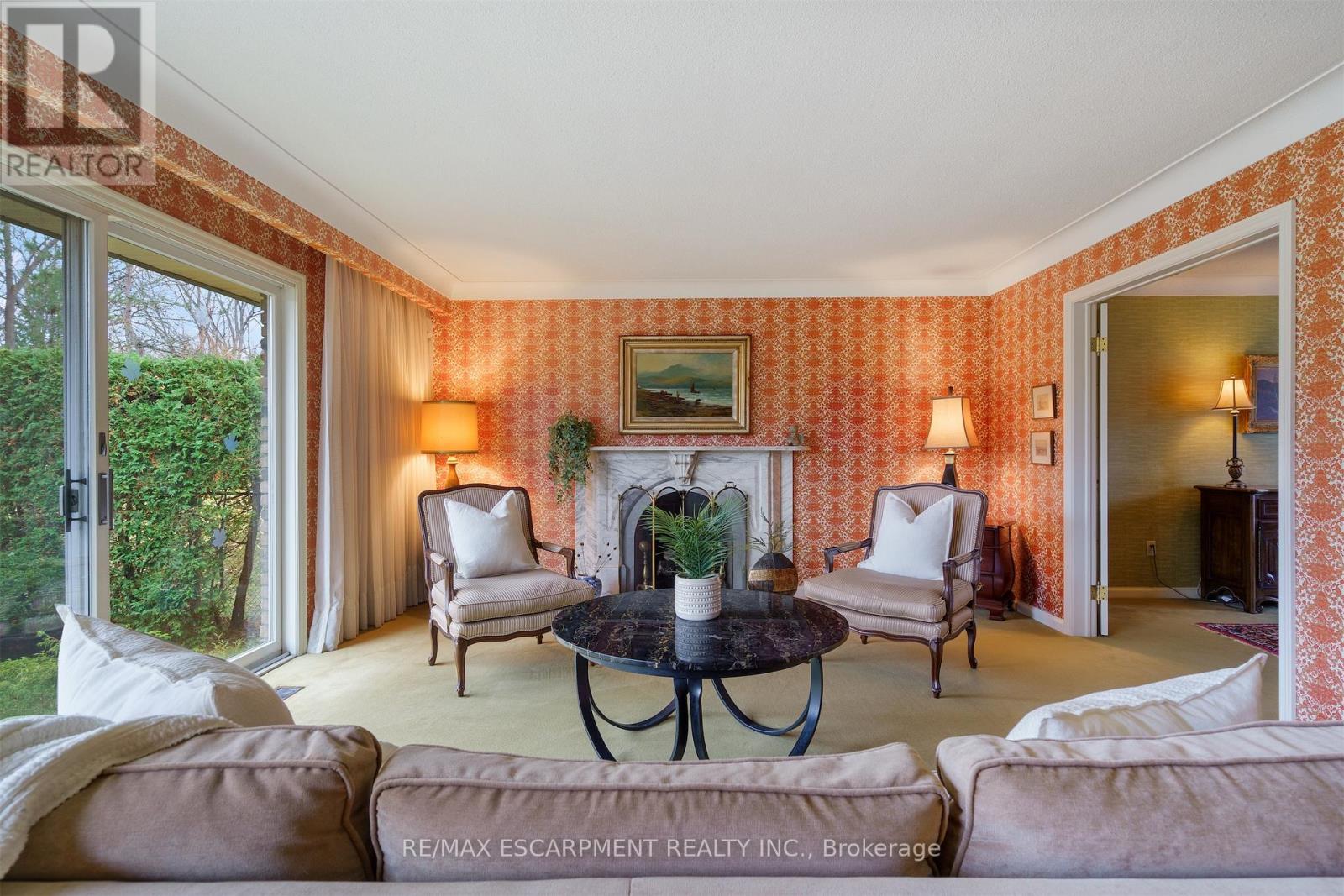 2 Walnut Grove, Hamilton, Ontario  L9H 3M4 - Photo 8 - X12555390