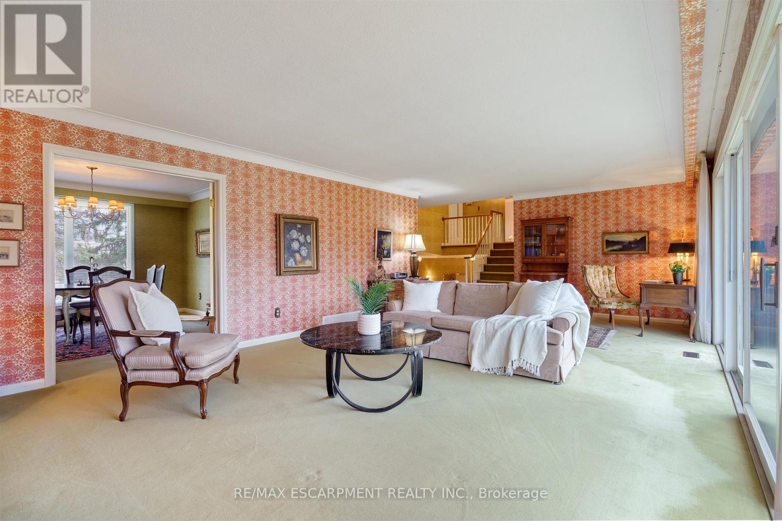 2 Walnut Grove, Hamilton, Ontario  L9H 3M4 - Photo 9 - X12555390