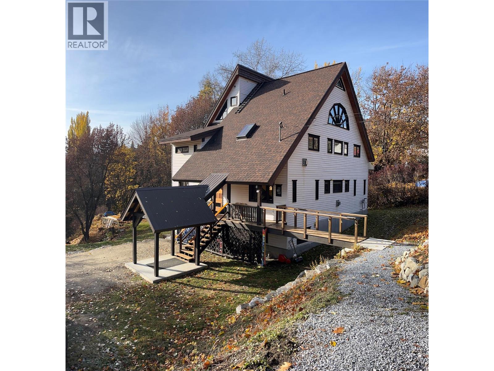 2075 Thompson Avenue, Rossland, British Columbia  V0G 1Y0 - Photo 2 - 10367444