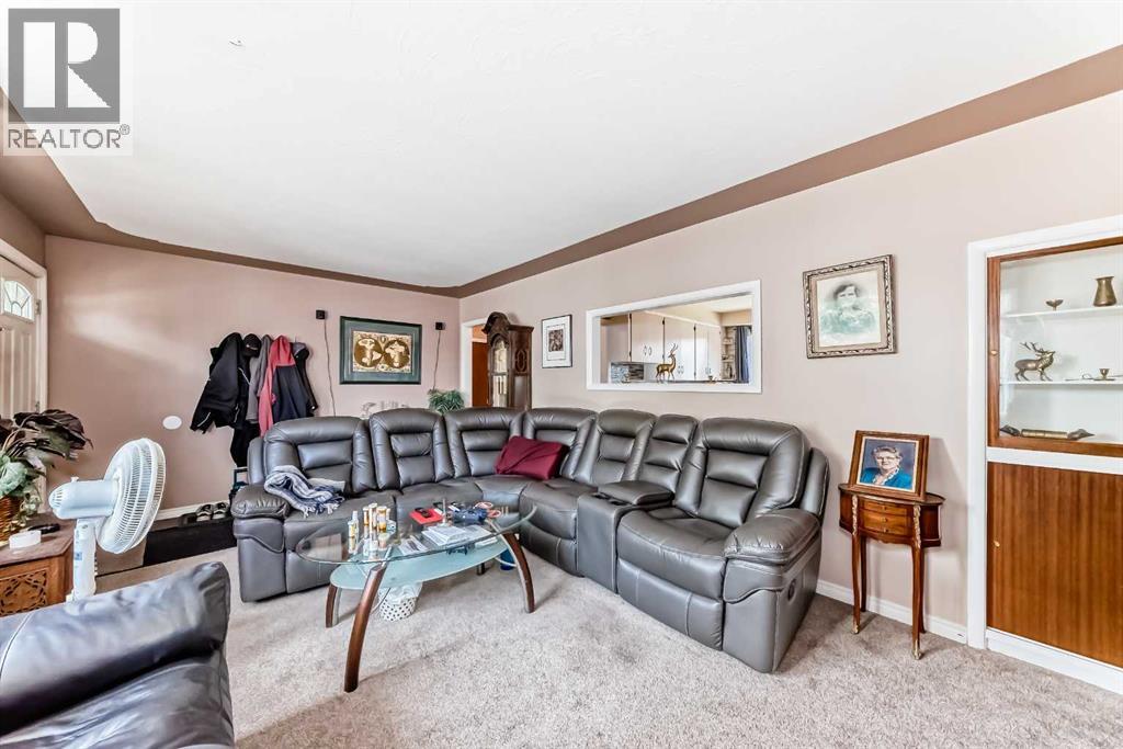 2235 42 Street Se, Calgary, Alberta  T2B 1G4 - Photo 4 - A2254407