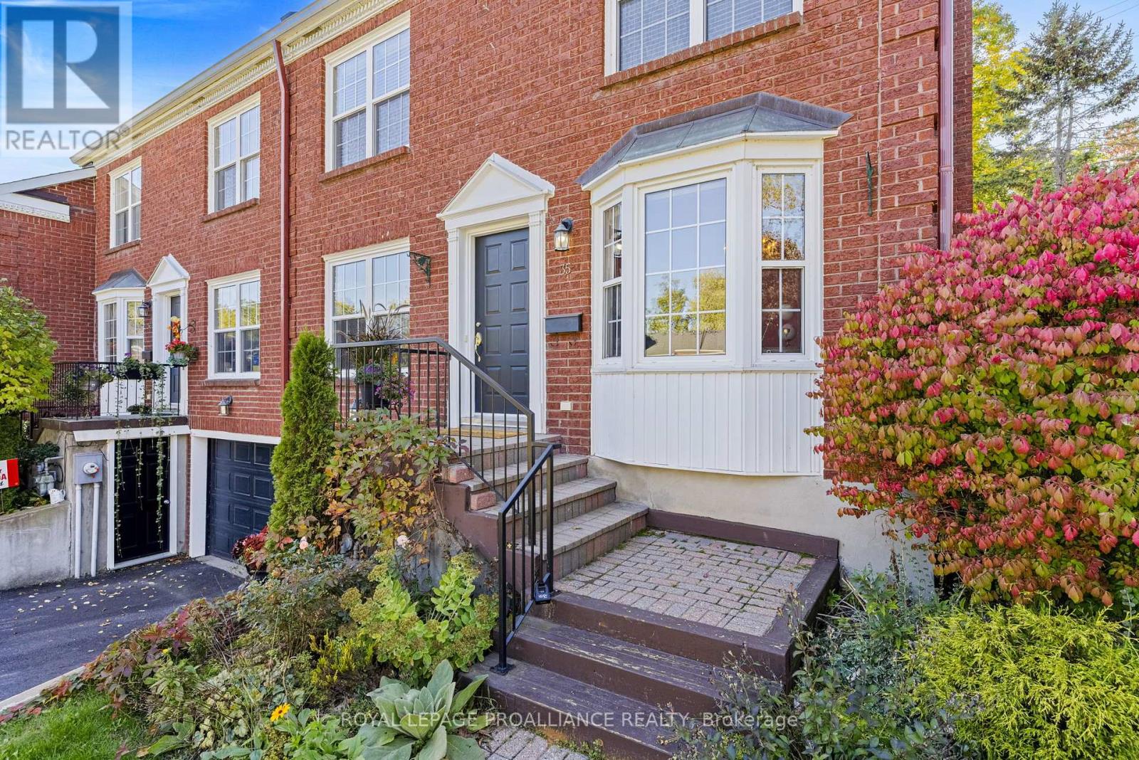 35 Country Club Place, Brockville, Ontario  K6V 6T6 - Photo 1 - X12555470