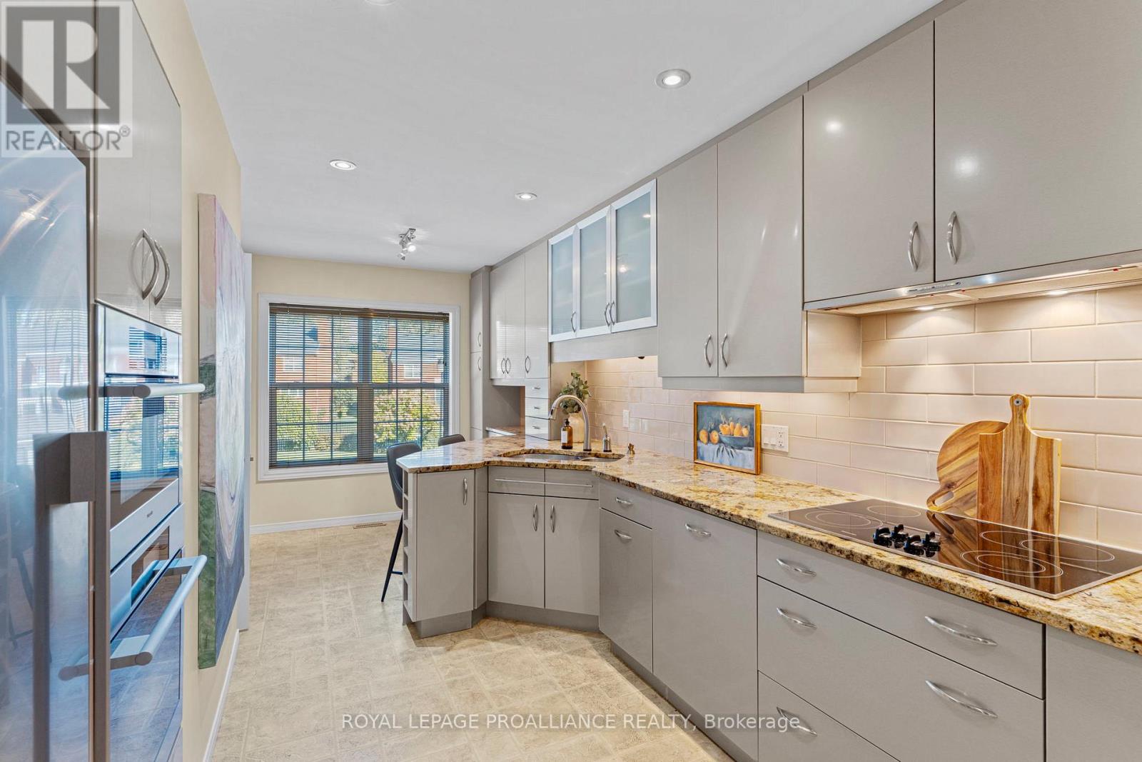 35 Country Club Place, Brockville, Ontario  K6V 6T6 - Photo 11 - X12555470