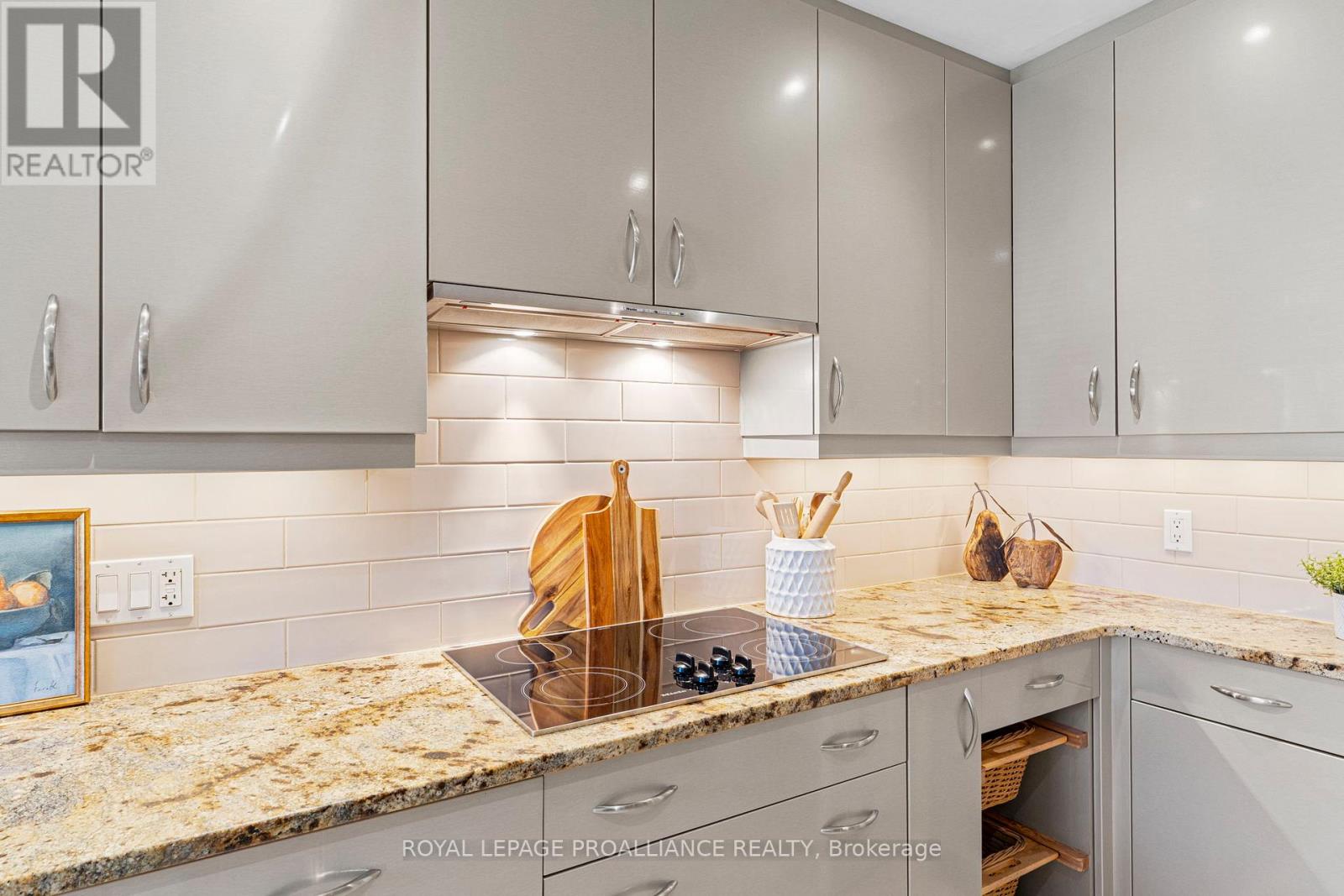 35 Country Club Place, Brockville, Ontario  K6V 6T6 - Photo 12 - X12555470