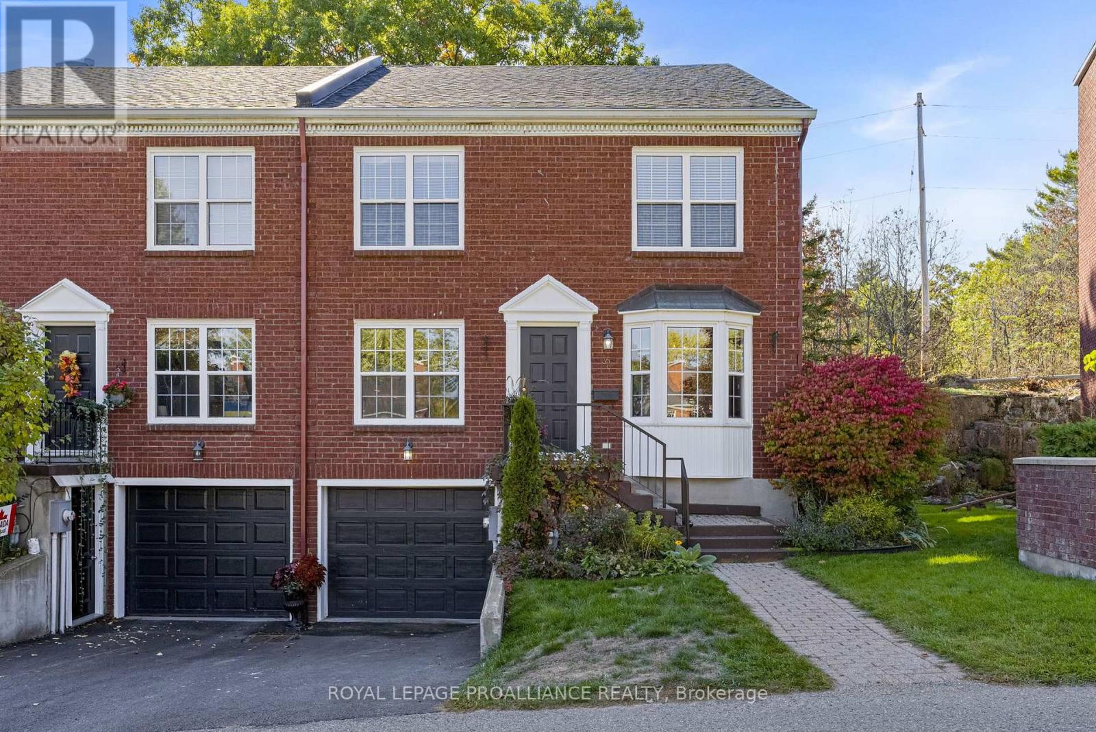 35 Country Club Place, Brockville, Ontario  K6V 6T6 - Photo 2 - X12555470