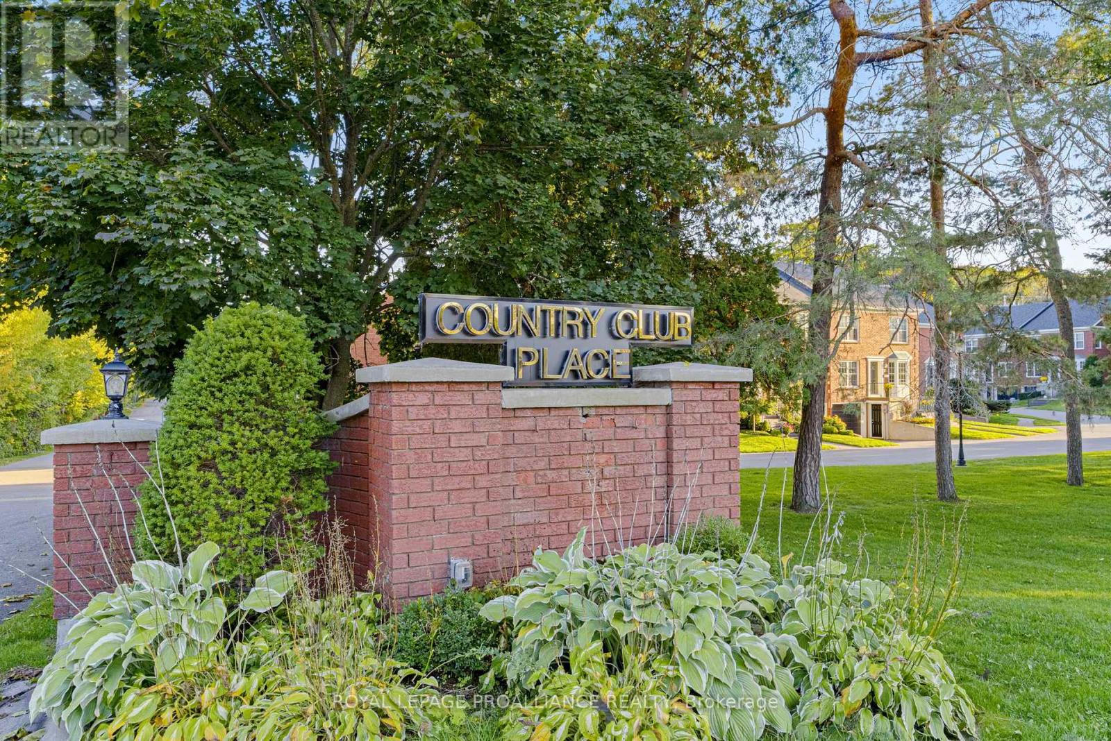 35 Country Club Place, Brockville, Ontario  K6V 6T6 - Photo 4 - X12555470