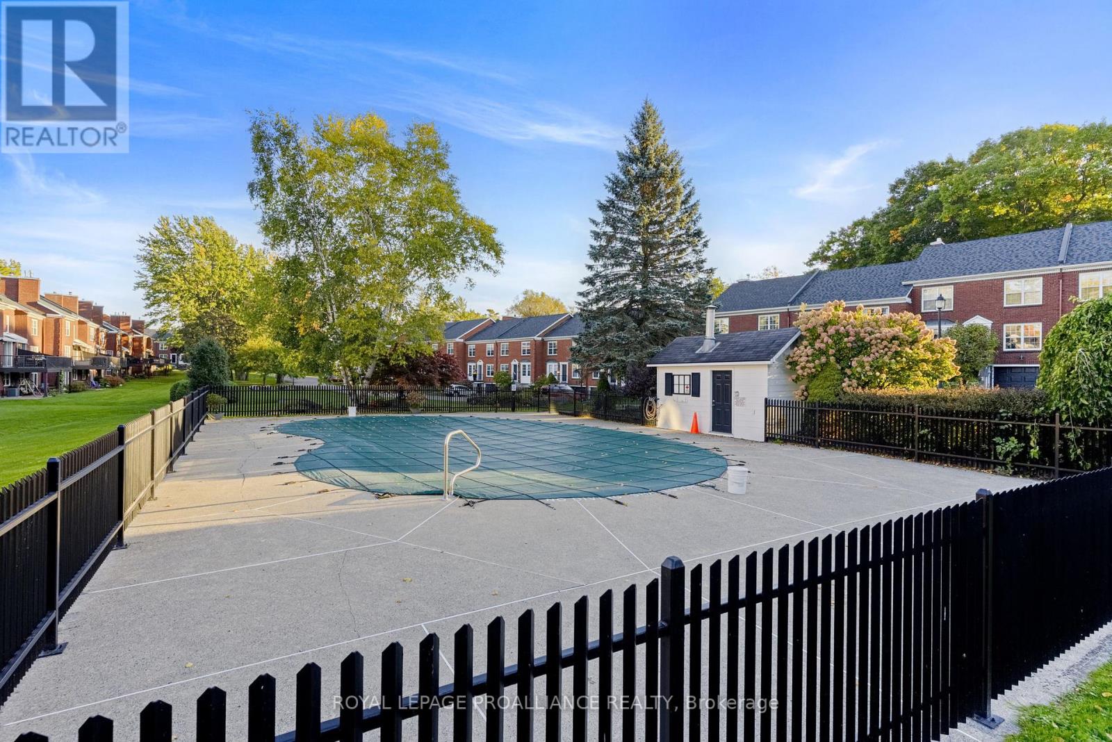 35 Country Club Place, Brockville, Ontario  K6V 6T6 - Photo 8 - X12555470