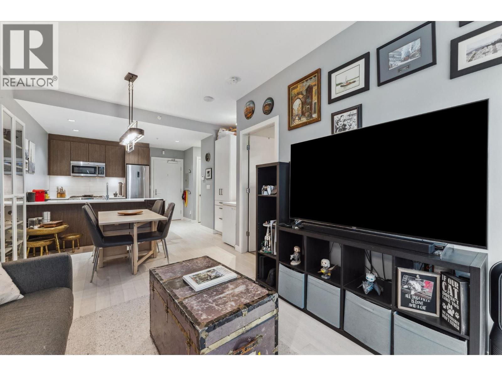 002 9060 University Crescent, Burnaby, British Columbia  V5A 0E1 - Photo 2 - R3051434