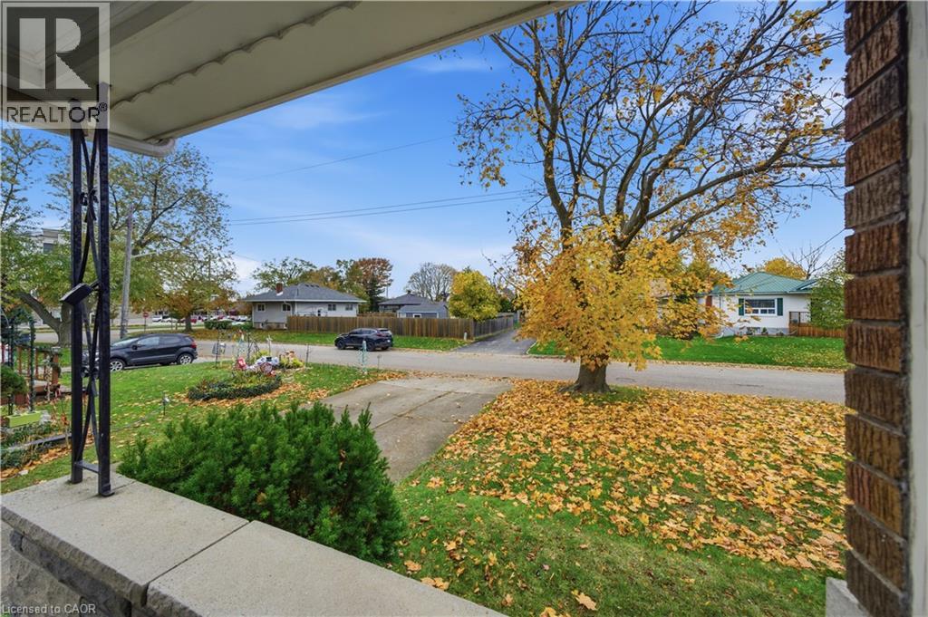 8 Fawell Avenue, St. Catharines, Ontario  L2S 2V4 - Photo 3 - 40788400