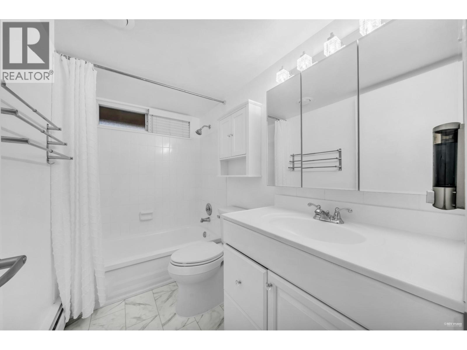 704 555 W 28th Street, North Vancouver, British Columbia  V7N 2J7 - Photo 9 - R3068274