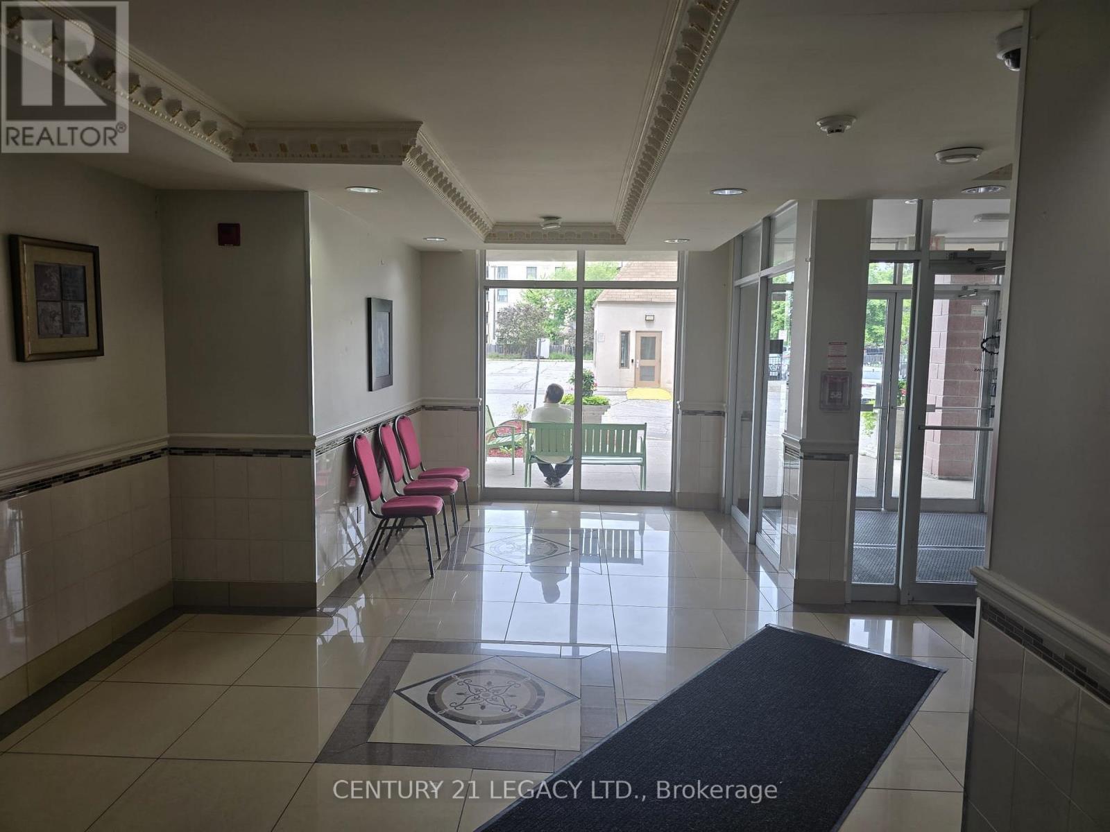 306 - 7405 Goreway Drive, Mississauga, Ontario L4T 0A3 - Photo 4 - W12532352