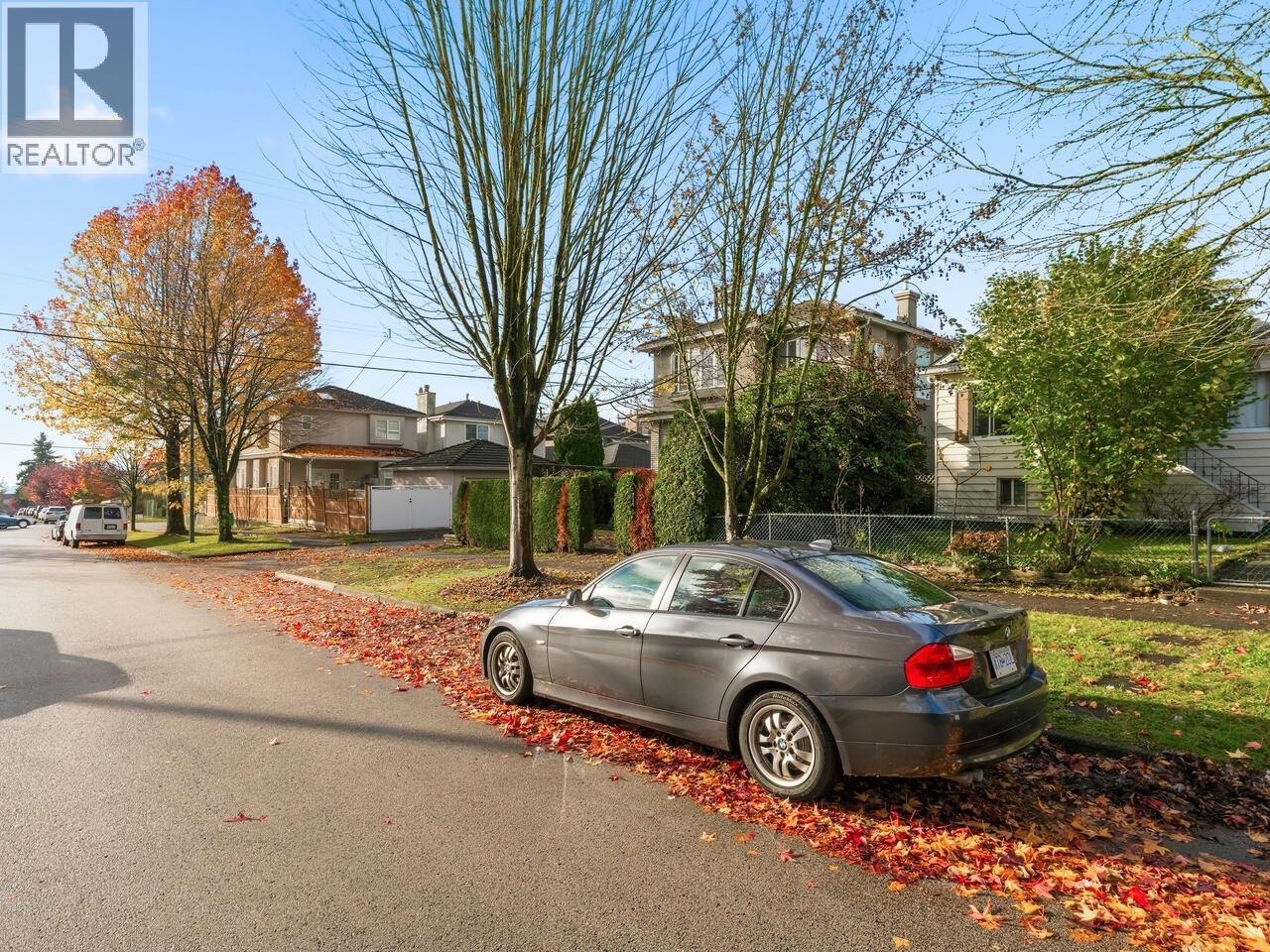 7963 Montcalm Street, Vancouver, British Columbia  V6P 4P2 - Photo 3 - R3068270