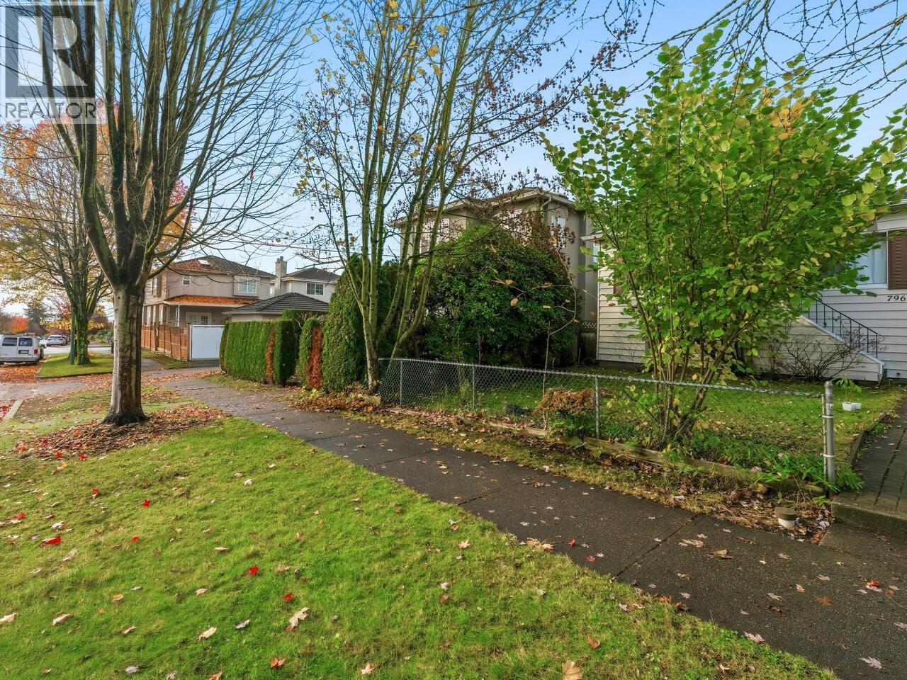 7963 Montcalm Street, Vancouver, British Columbia  V6P 4P2 - Photo 4 - R3068270