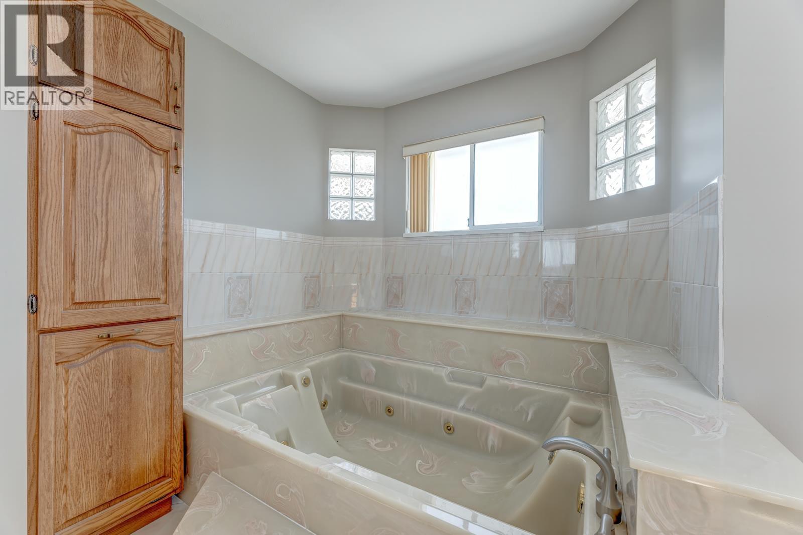 4930 Venables Street, Burnaby, British Columbia  V5B 1X7 - Photo 17 - R3068272