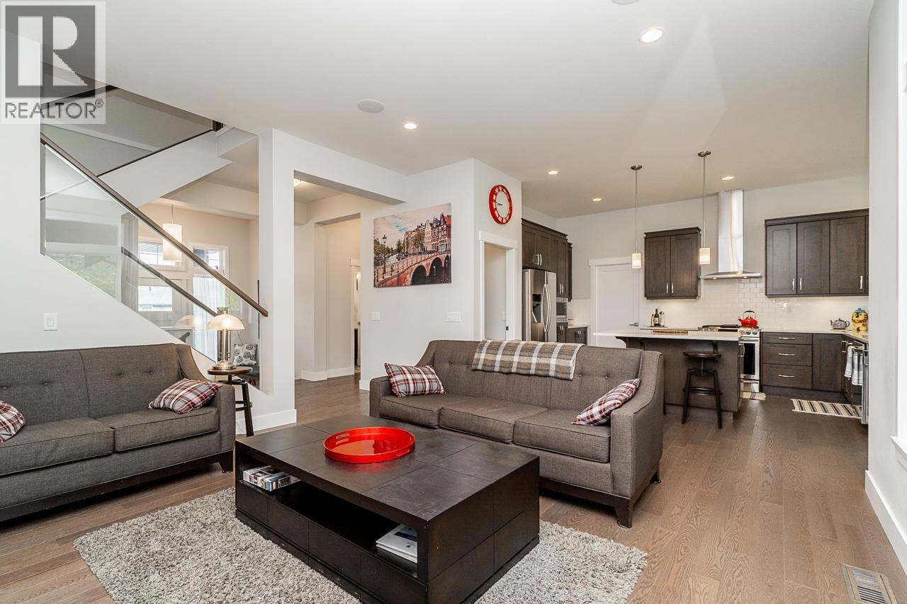 3511 Bishop Place, Coquitlam, British Columbia V3E 0K2 - Photo 3 - R3068299