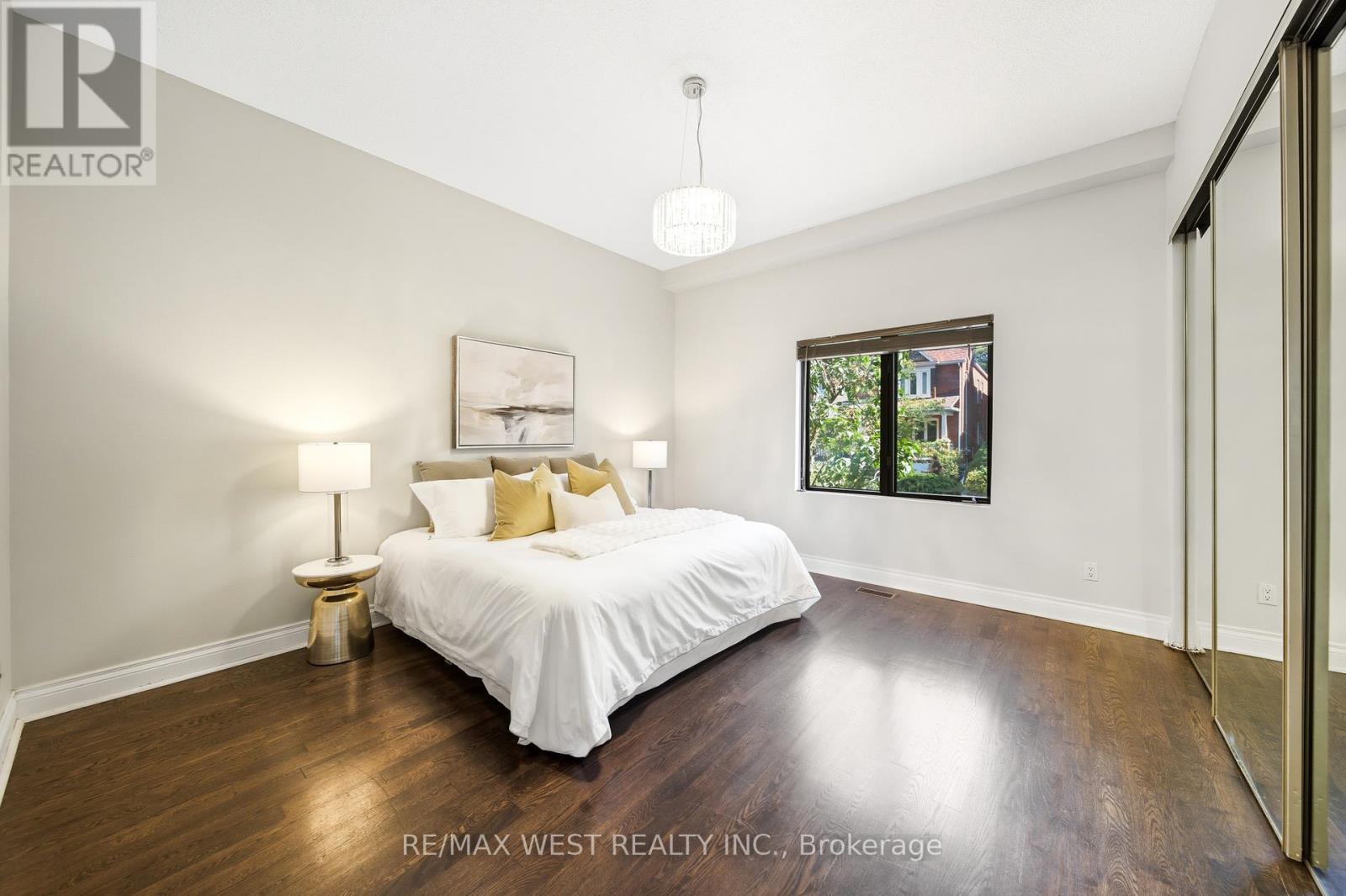 192 Pacific Avenue, Toronto, Ontario  M6P 2P5 - Photo 12 - W12452583