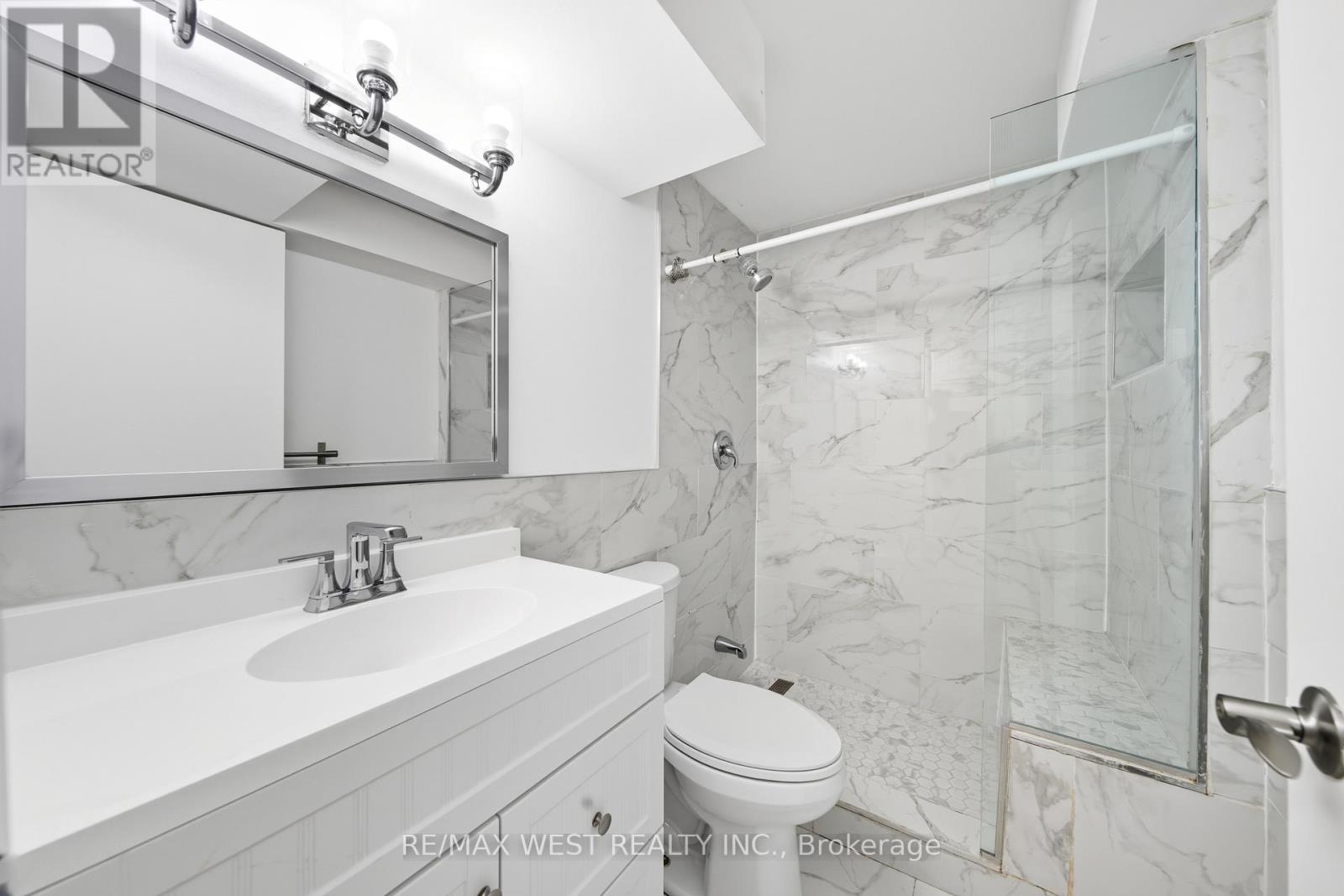 192 Pacific Avenue, Toronto, Ontario  M6P 2P5 - Photo 31 - W12452583