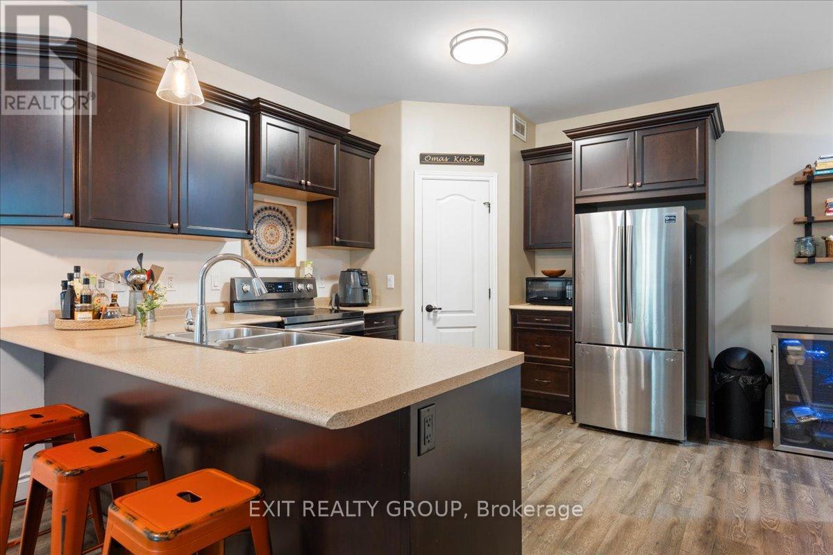 35 Ledgerock Court, Quinte West, Ontario  K8R 0A1 - Photo 11 - X12431958