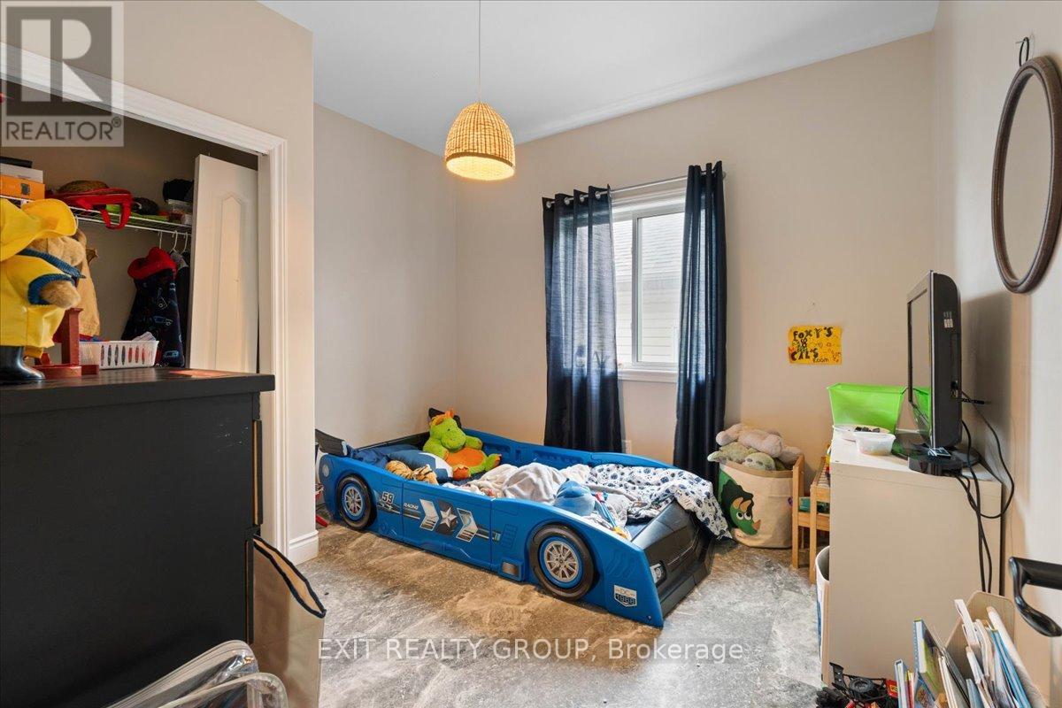 35 Ledgerock Court, Quinte West, Ontario  K8R 0A1 - Photo 25 - X12431958