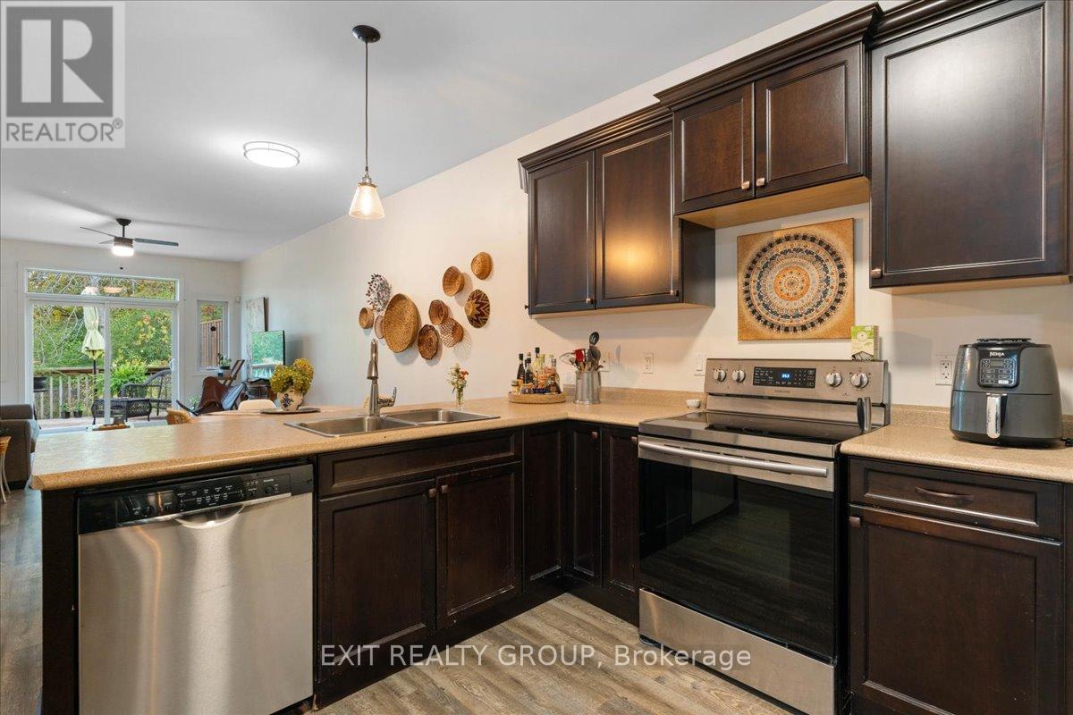 35 Ledgerock Court, Quinte West, Ontario  K8R 0A1 - Photo 14 - X12431958