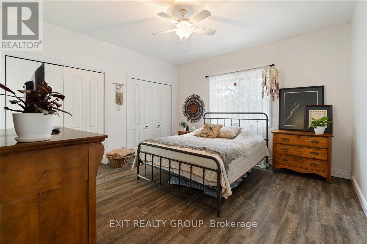 35 Ledgerock Court, Quinte West, Ontario  K8R 0A1 - Photo 21 - X12431958