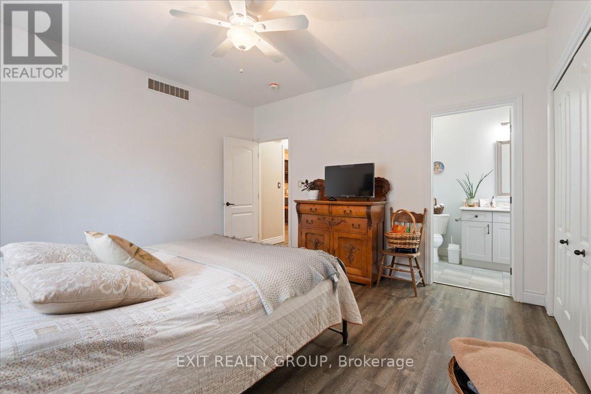 35 Ledgerock Court, Quinte West, Ontario  K8R 0A1 - Photo 23 - X12431958