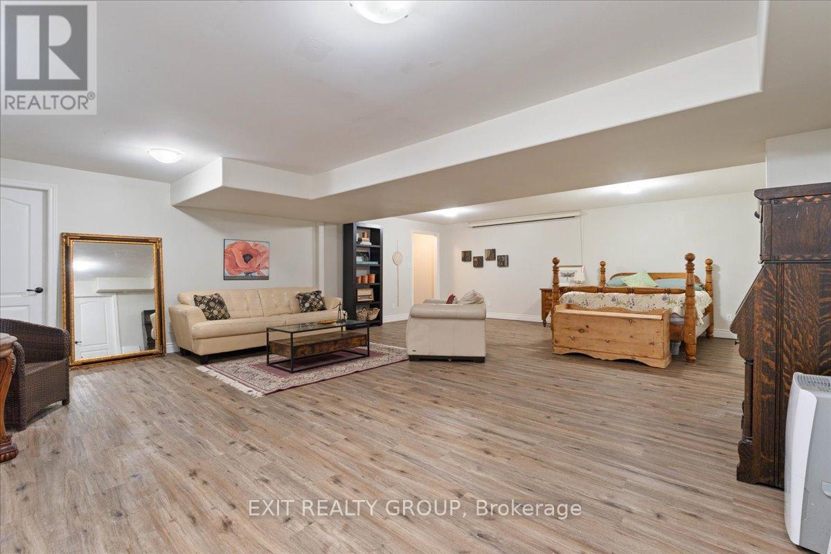 35 Ledgerock Court, Quinte West, Ontario  K8R 0A1 - Photo 27 - X12431958