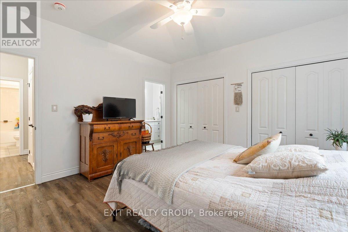 35 Ledgerock Court, Quinte West, Ontario  K8R 0A1 - Photo 22 - X12431958