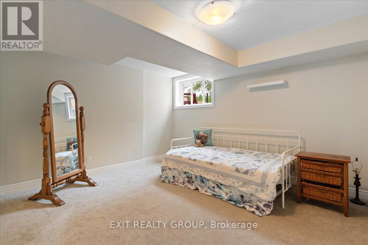 35 Ledgerock Court, Quinte West, Ontario  K8R 0A1 - Photo 32 - X12431958