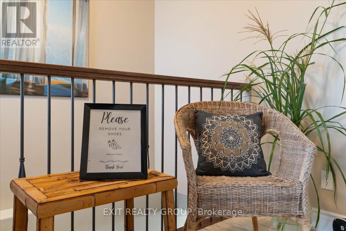 35 Ledgerock Court, Quinte West, Ontario  K8R 0A1 - Photo 8 - X12431958