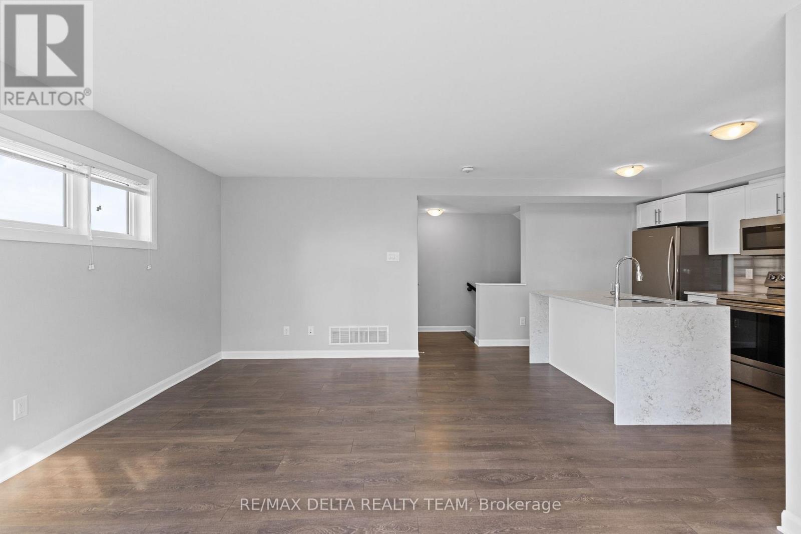 A - 706 Amberwing Private, Ottawa, Ontario  K4A 5H5 - Photo 13 - X12494990