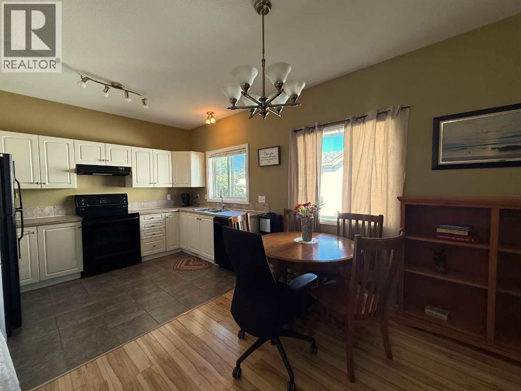 #2, 5011 55 Ave, Ponoka, Alberta  T4J 1H3 - Photo 4 - A2245918