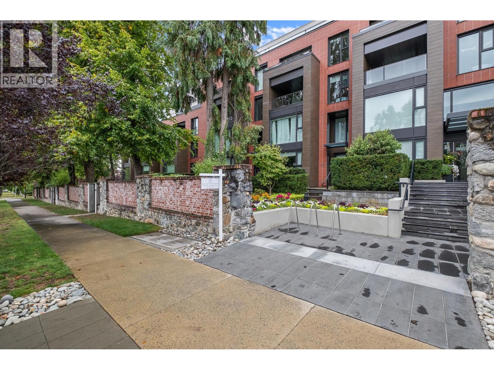305 1571 W 57TH AVENUE, Vancouver, British Columbia