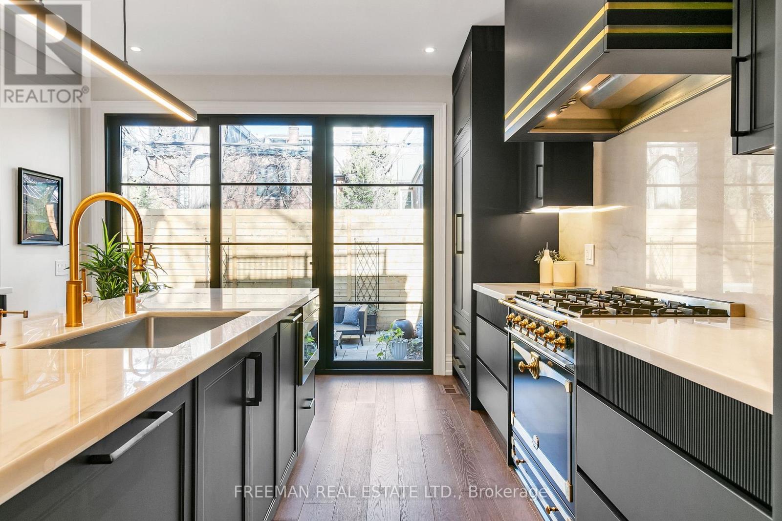 34 Tranby Avenue, Toronto, Ontario  M5R 1N5 - Photo 12 - C12555462