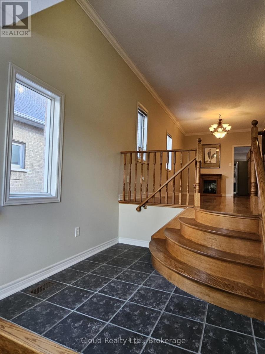 500 Stone Road, Aurora, Ontario  L4G 6Z7 - Photo 3 - N12555210