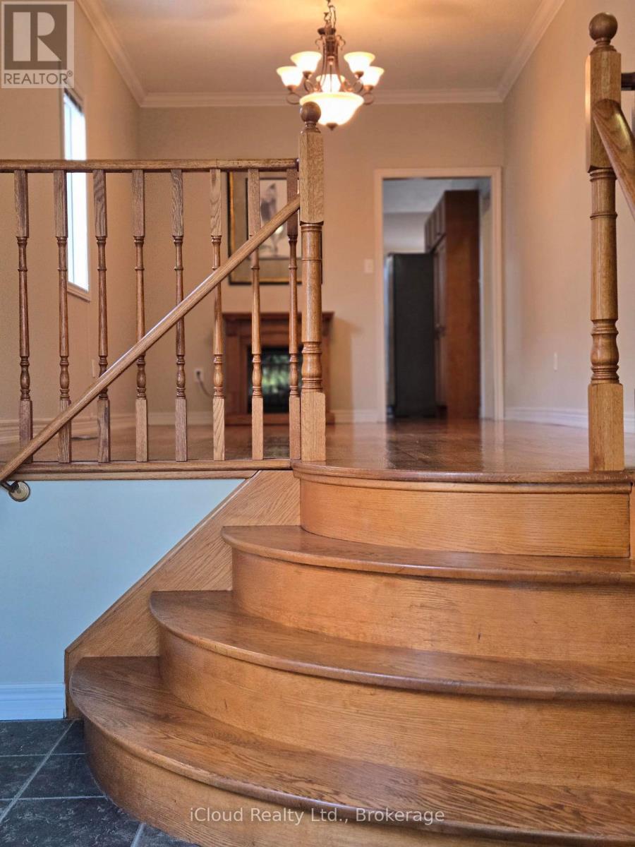 500 Stone Road, Aurora, Ontario  L4G 6Z7 - Photo 4 - N12555210