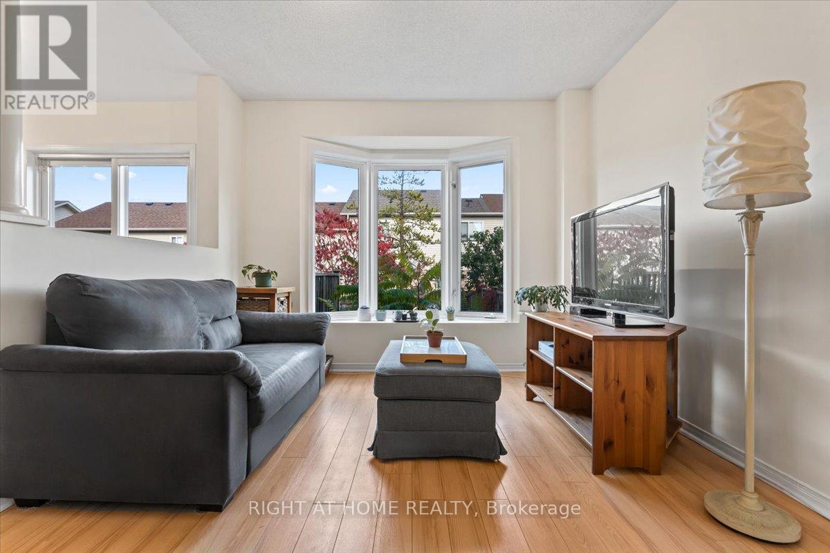 84 Trevino Circle, Barrie, Ontario  L4M 6T8 - Photo 5 - S12540086