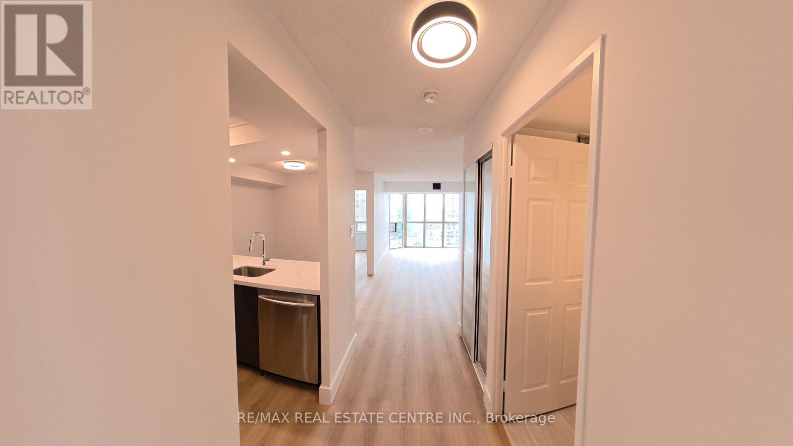 1812 - 265 Enfield Place, Mississauga, Ontario  L5B 3Y6 - Photo 29 - W12553420