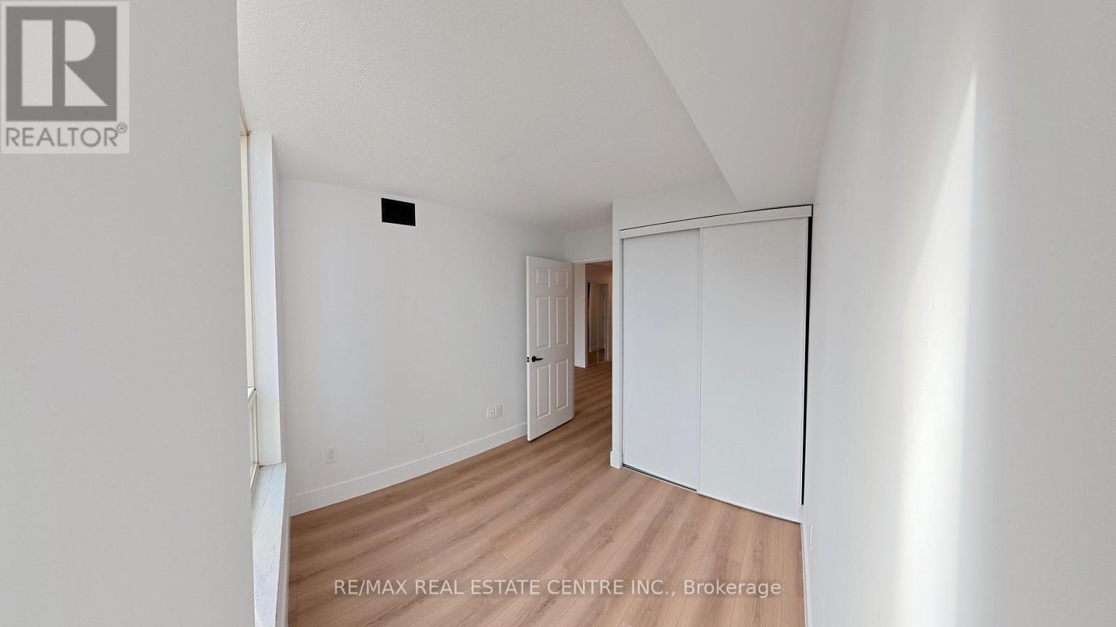 1812 - 265 Enfield Place, Mississauga, Ontario  L5B 3Y6 - Photo 37 - W12553420