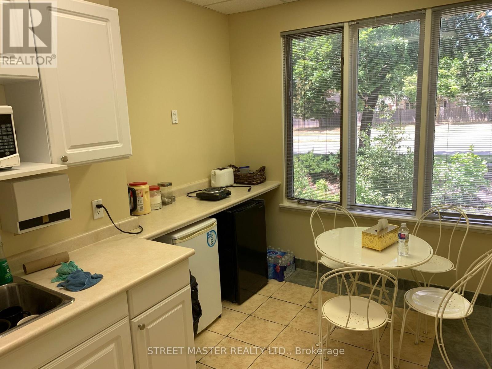 200 - 1a Conestoga Drive, Brampton, Ontario  L6Z 4N5 - Photo 8 - W12554390